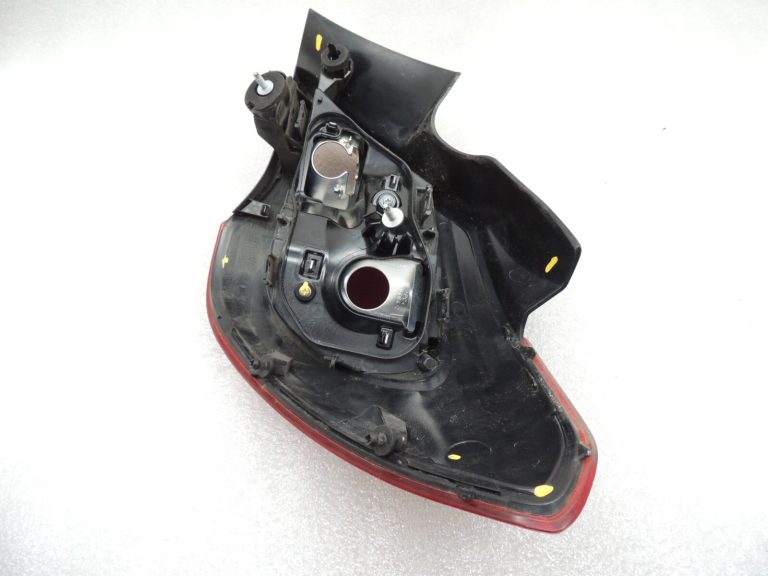Opel Corsa E 5 durvju hečbeks aizmugurējais kreisais aizmugurējais lukturis Aizmugurējais lukturis 39012621
