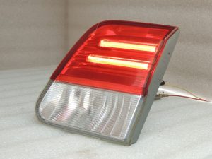 Toyota Avensis T27 Sedans Aizmugurējais lukturis labajā pusē Interjers 81580-05130