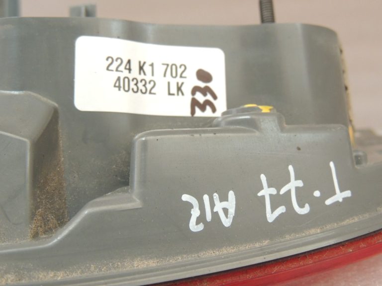 Toyota Avensis T27 Sedans Aizmugurējais lukturis labajā pusē Interjers 81580-05130
