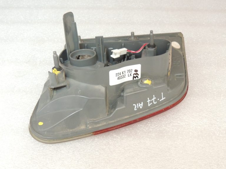 Toyota Avensis T27 Sedans Aizmugurējais lukturis labajā pusē Interjers 81580-05130