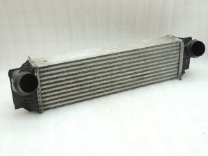 Oriģinālā BMW F07 F10 F11 F01 F02 N47 N57 Dīzeļdzinēja starpdzesētājs 17517805629