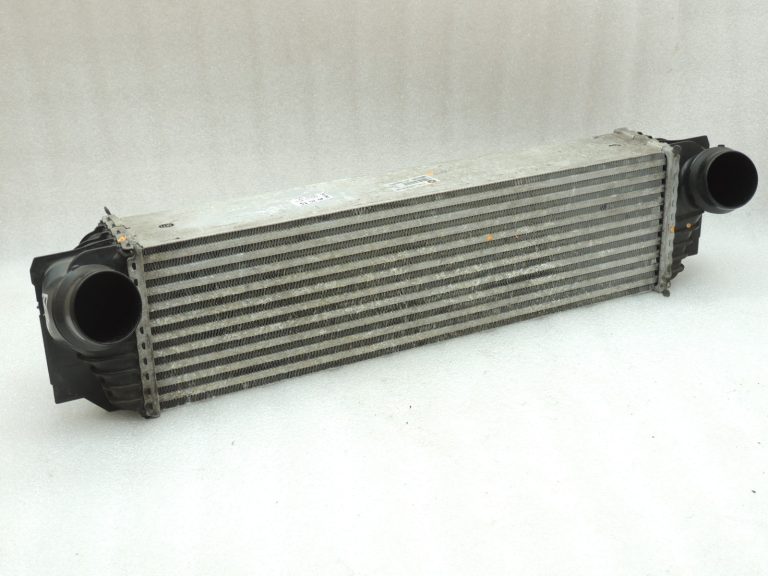 Oriģinālā BMW F07 F10 F11 F01 F02 N47 N57 Dīzeļdzinēja starpdzesētājs 17517805629