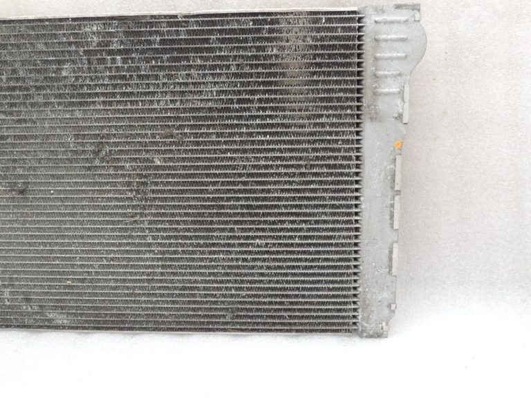 Oriģinālais BMW 5. sērijas F10 F11 N47 N57 motora dzesēšanas radiators 17118509177