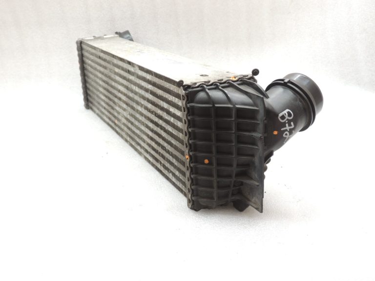 Oriģinālā BMW F07 F10 F11 F01 F02 N47 N57 Dīzeļdzinēja starpdzesētājs 17517805629
