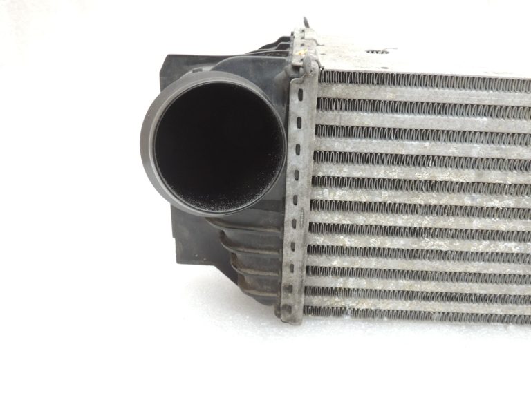 Oriģinālā BMW F07 F10 F11 F01 F02 N47 N57 Dīzeļdzinēja starpdzesētājs 17517805629