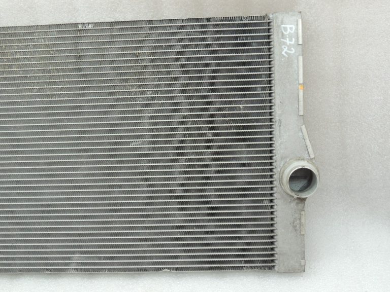 Oriģinālais BMW 5. sērijas F10 F11 N47 N57 motora dzesēšanas radiators 17118509177