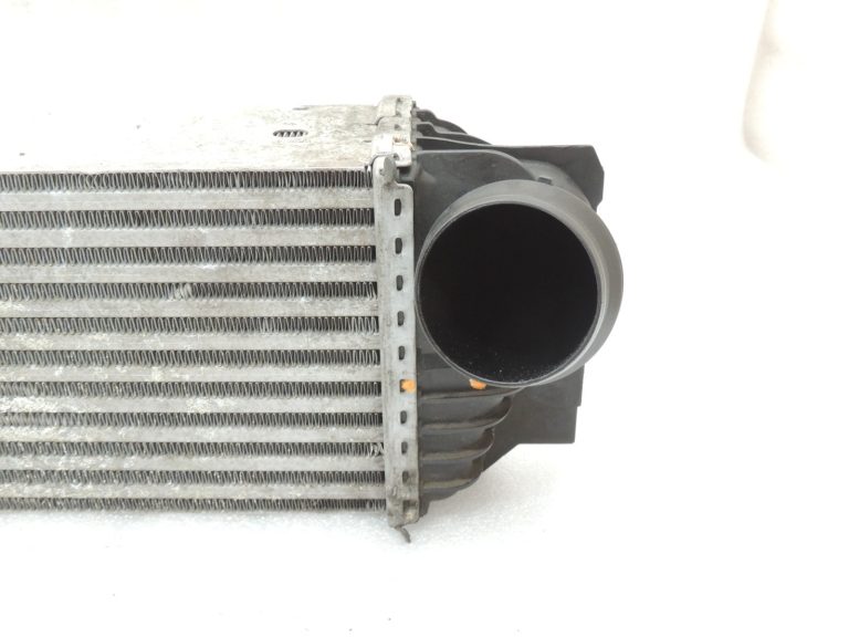 Oriģinālā BMW F07 F10 F11 F01 F02 N47 N57 Dīzeļdzinēja starpdzesētājs 17517805629