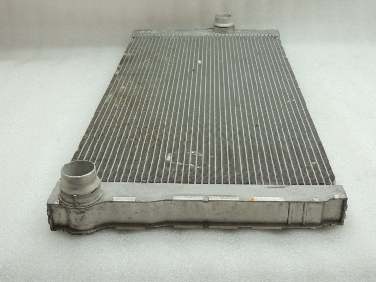 Oriģinālais BMW 5. sērijas F10 F11 N47 N57 motora dzesēšanas radiators 17118509177