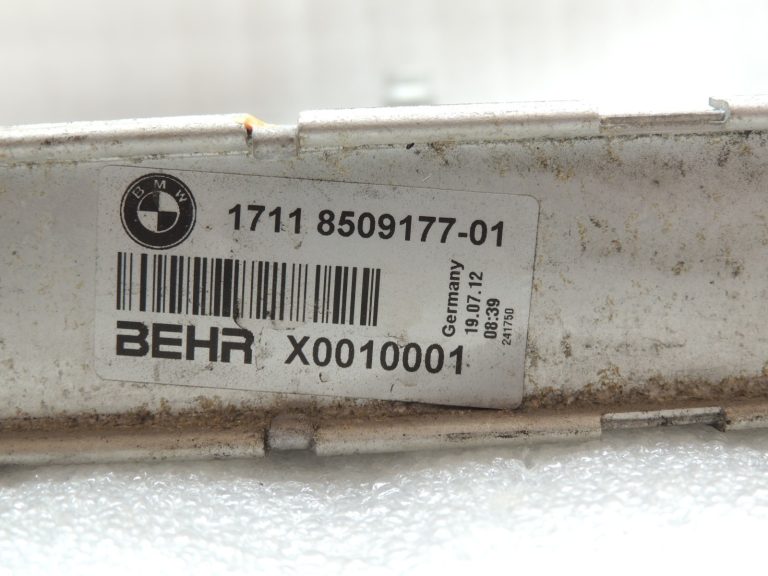 Oriģinālais BMW 5. sērijas F10 F11 N47 N57 motora dzesēšanas radiators 17118509177