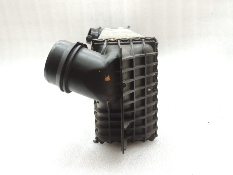 Oriģinālā BMW F07 F10 F11 F01 F02 N47 N57 Dīzeļdzinēja starpdzesētājs 17517805629