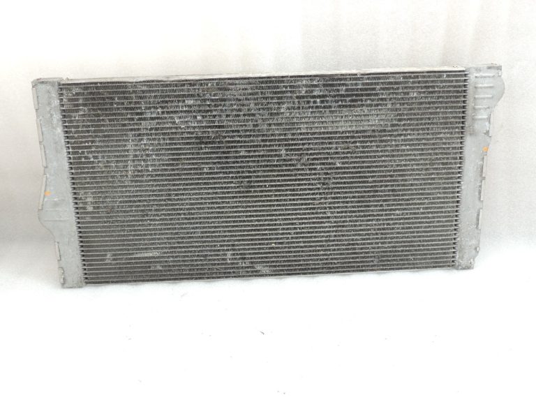 Oriģinālais BMW 5. sērijas F10 F11 N47 N57 motora dzesēšanas radiators 17118509177