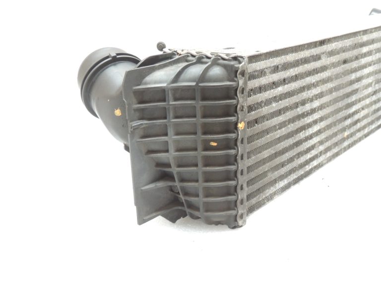 Oriģinālā BMW F07 F10 F11 F01 F02 N47 N57 Dīzeļdzinēja starpdzesētājs 17517805629