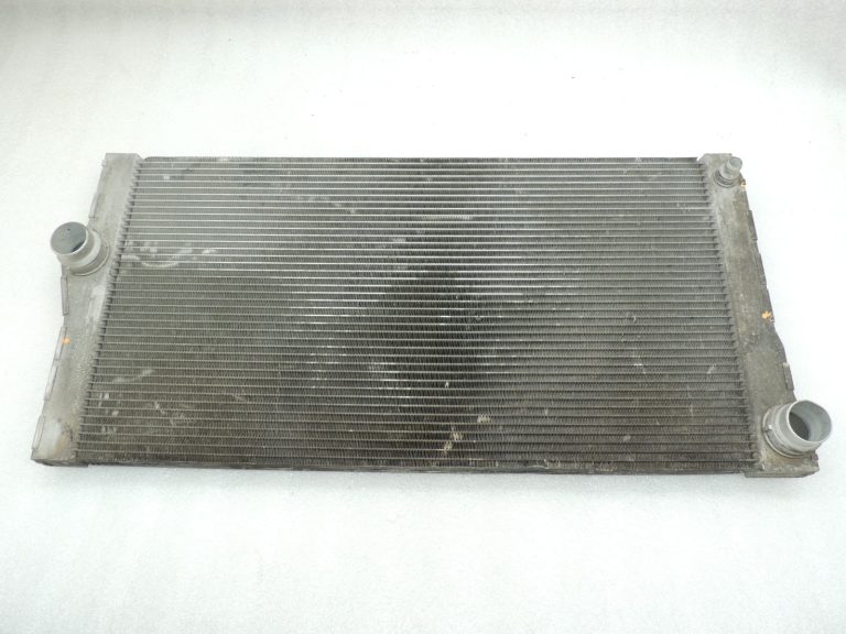 Oriģinālā BMW F06 F07 F10 F10 F11 F12 F01 F02 N47 N57 Radiators Dzinēja dzesēšanas radiators 8509176