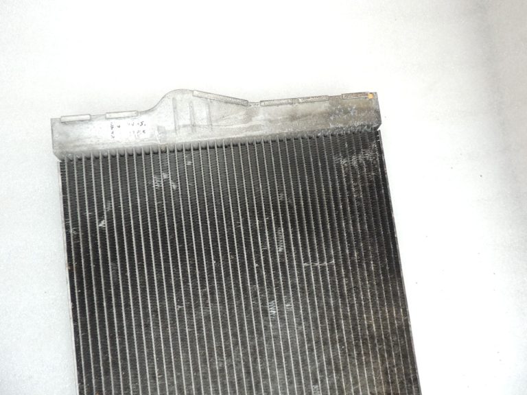 Oriģinālā BMW F06 F07 F10 F10 F11 F12 F01 F02 N47 N57 Radiators Dzinēja dzesēšanas radiators 8509176