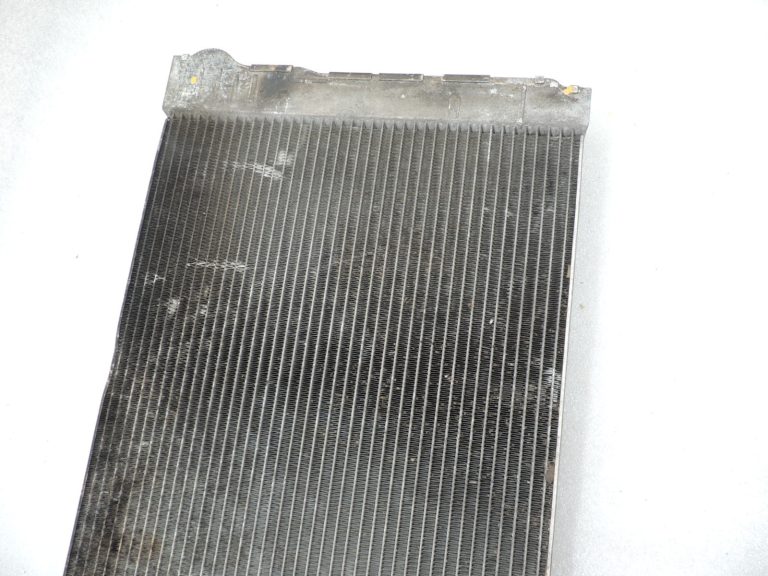 Oriģinālā BMW F06 F07 F10 F10 F11 F12 F01 F02 N47 N57 Radiators Dzinēja dzesēšanas radiators 8509176