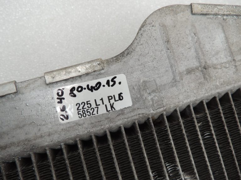 Oriģinālā BMW F06 F07 F10 F10 F11 F12 F01 F02 N47 N57 Radiators Dzinēja dzesēšanas radiators 8509176