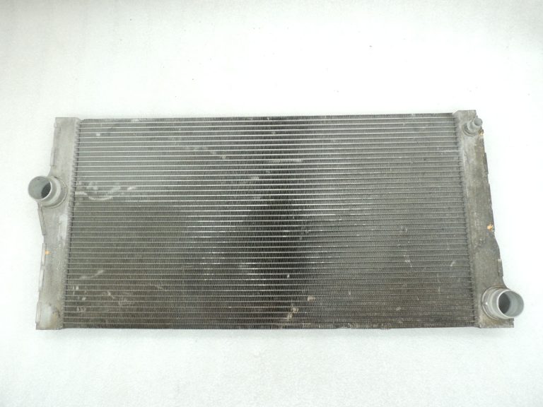 Oriģinālā BMW F06 F07 F10 F10 F11 F12 F01 F02 N47 N57 Radiators Dzinēja dzesēšanas radiators 8509176