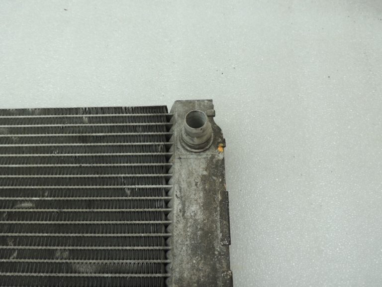 Oriģinālā BMW F06 F07 F10 F10 F11 F12 F01 F02 N47 N57 Radiators Dzinēja dzesēšanas radiators 8509176