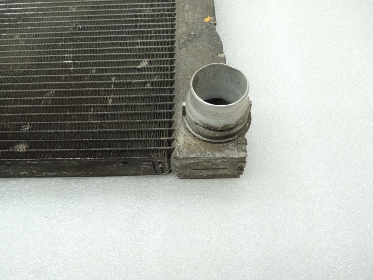 Oriģinālā BMW F06 F07 F10 F10 F11 F12 F01 F02 N47 N57 Radiators Dzinēja dzesēšanas radiators 8509176