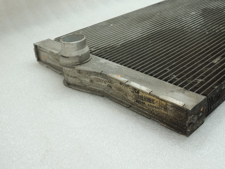 Oriģinālā BMW F06 F07 F10 F10 F11 F12 F01 F02 N47 N57 Radiators Dzinēja dzesēšanas radiators 8509176