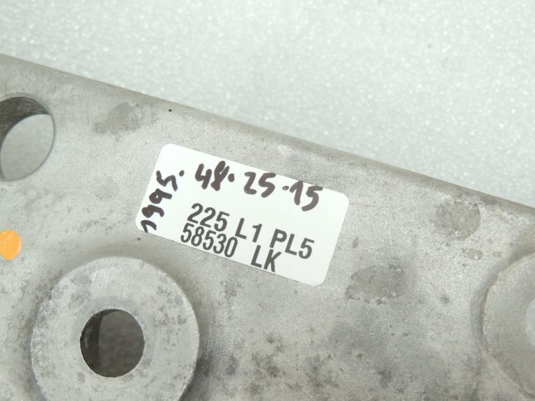 Oriģinālais BMW F07 F10 F11 pārnesumkārbas stiprinājums Pārnesumkārbas stiprinājums 22316781222