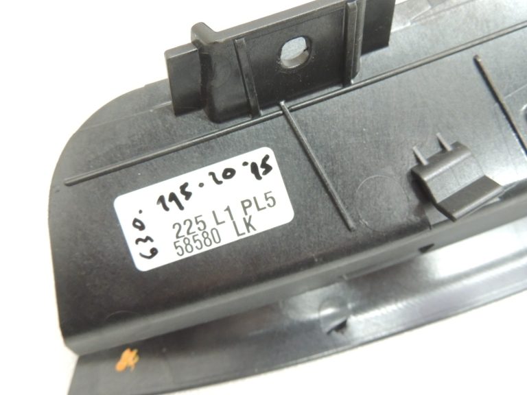 Oriģinālā BMW F10 5. sērijas aizmugurējā bagāžas nodalījuma plaukta ventilācijas režģis 51469116274 9116274