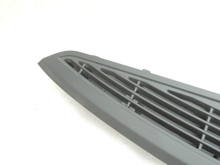 Oriģinālā BMW F10 5. sērijas aizmugurējā bagāžas nodalījuma plaukta ventilācijas režģis 51469116274 9116274