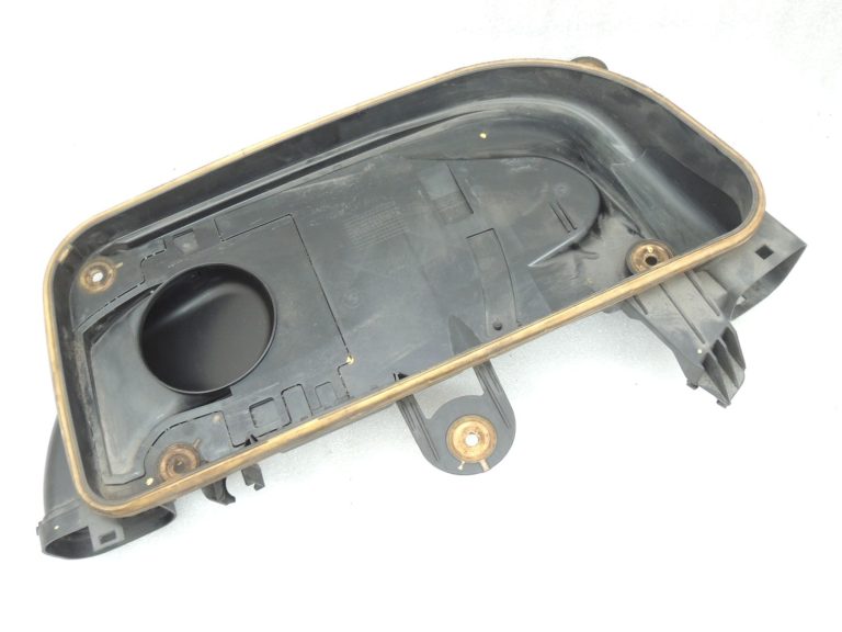 Oriģinālā BMW 5. sērijas F07 F10 F10 F11 N47 gaisa filtra kārbas apakšējā daļa 13717812462