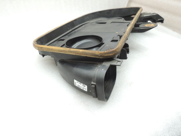 Oriģinālā BMW 5. sērijas F07 F10 F10 F11 N47 gaisa filtra kārbas apakšējā daļa 13717812462