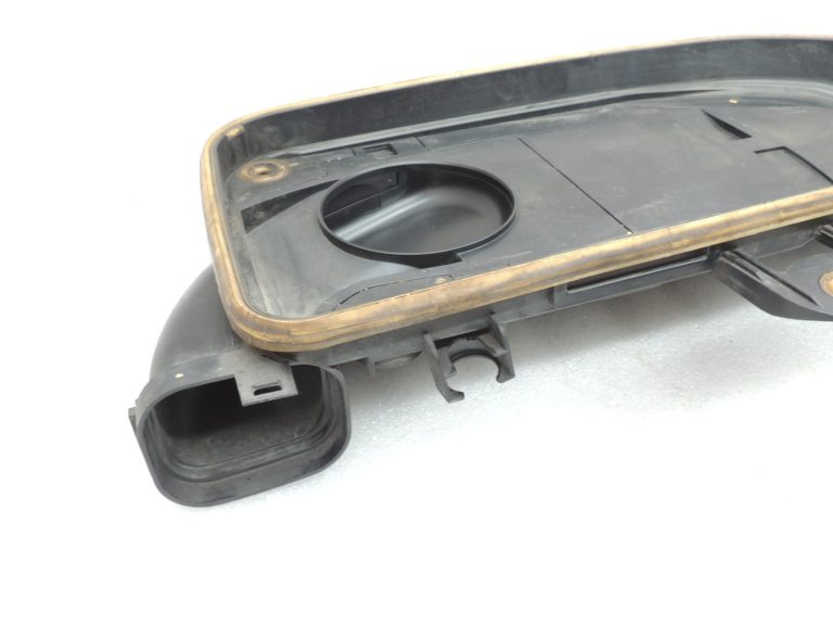 Oriģinālā BMW 5. sērijas F07 F10 F10 F11 N47 gaisa filtra kārbas apakšējā daļa 13717812462