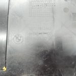 Oriģinālā BMW 5. sērijas F07 F10 F10 F11 N47 gaisa filtra kārbas apakšējā daļa 13717812462