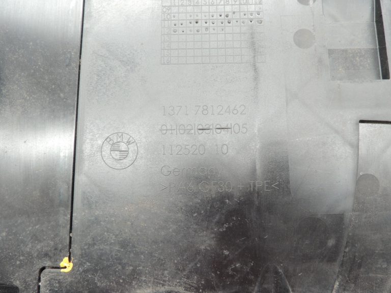 Oriģinālā BMW 5. sērijas F07 F10 F10 F11 N47 gaisa filtra kārbas apakšējā daļa 13717812462