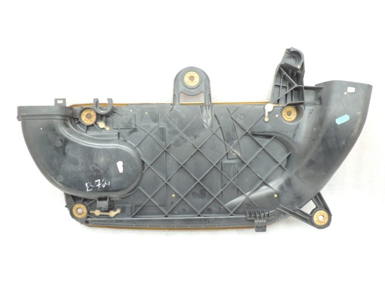 Oriģinālā BMW 5. sērijas F07 F10 F10 F11 N47 gaisa filtra kārbas apakšējā daļa 13717812462