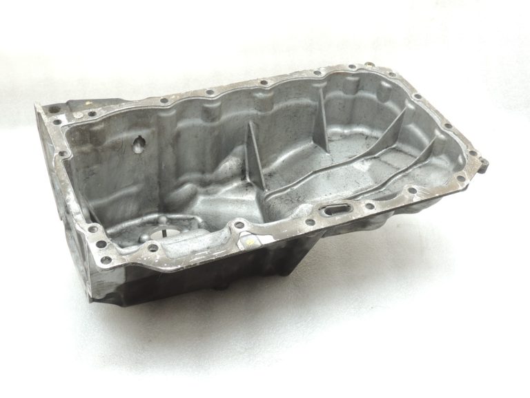 BMW F20 F20 F21 F30 F31 F31 F32 F33 F36 F07 F10 F11 N47N Eļļas tvertne 11137812360 7812360