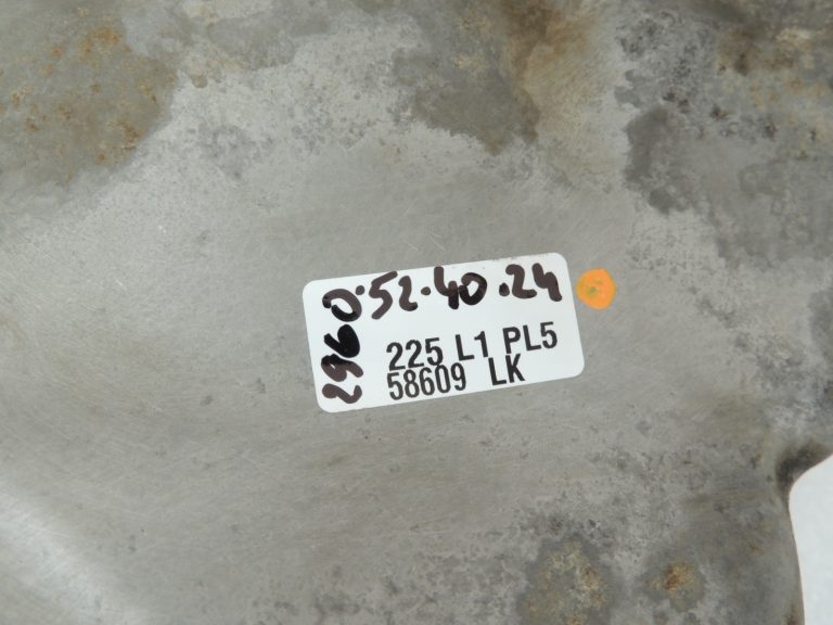 BMW F20 F20 F21 F30 F31 F31 F32 F33 F36 F07 F10 F11 N47N Eļļas tvertne 11137812360 7812360