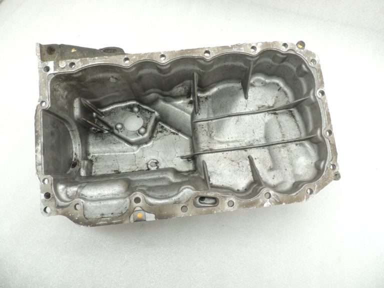 BMW F20 F20 F21 F30 F31 F31 F32 F33 F36 F07 F10 F11 N47N Eļļas tvertne 11137812360 7812360