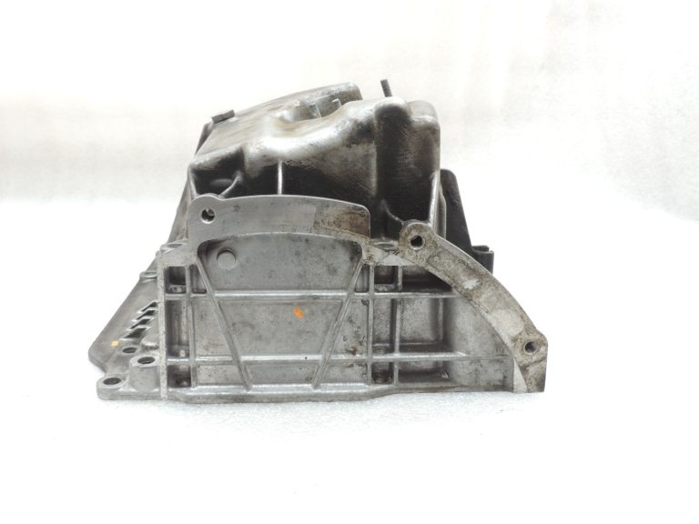 BMW F20 F20 F21 F30 F31 F31 F32 F33 F36 F07 F10 F11 N47N Eļļas tvertne 11137812360 7812360
