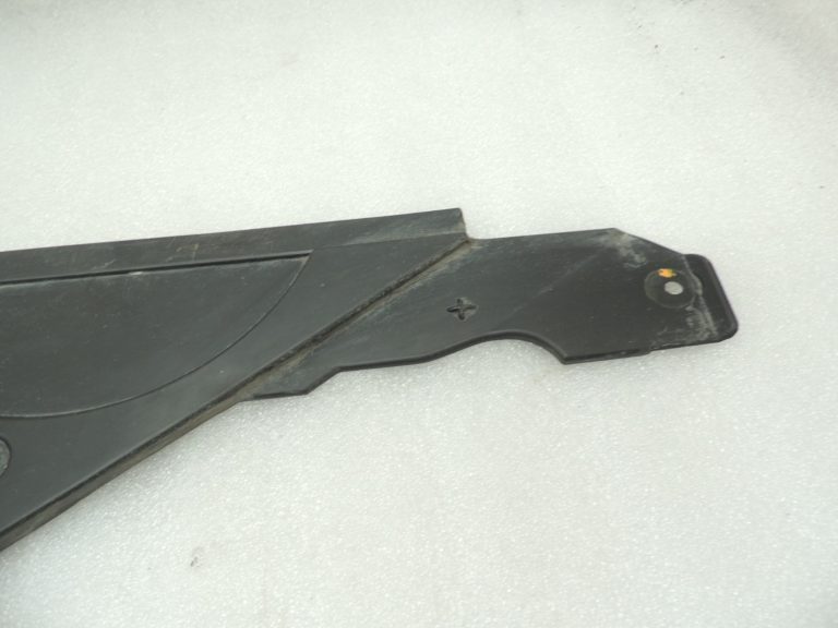 Oriģinālā BMW 5. sērijas F10 F11 aizmugures aizsargs Aizmugurējā apakšējās daļas aizsardzība labā 7186722