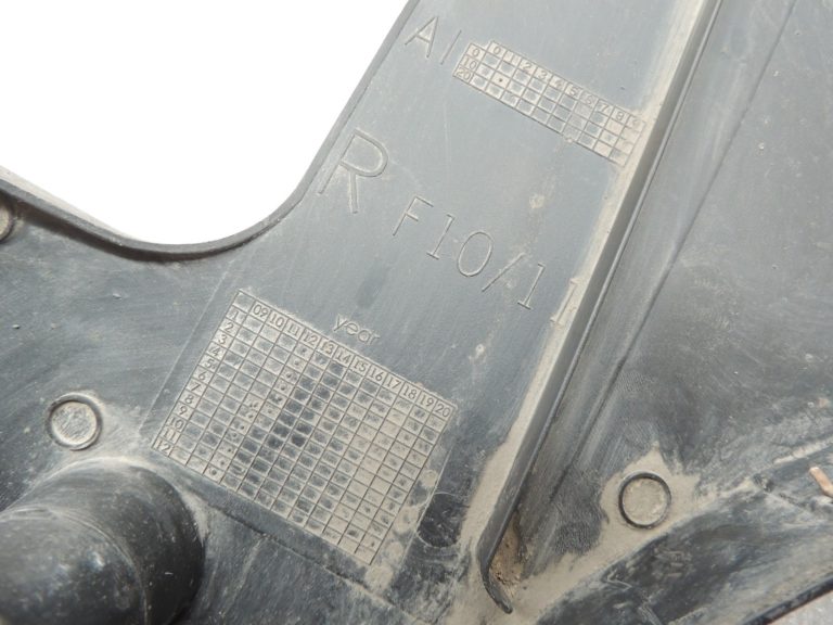Oriģinālā BMW 5. sērijas F10 F11 aizmugures aizsargs Aizmugurējā apakšējās daļas aizsardzība labā 7186722