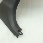 Oriģinālā BMW 5. sērijas F10 F11 B-sienas apakšējā labā sijas apdare melna 9116352