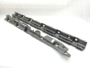 Oriģinālā BMW 5. sērijas F10 F11 sānu svārku paneļa kronšteins, labais 7204022 7184778