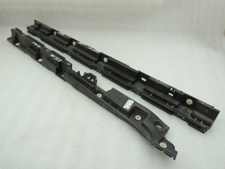 Oriģinālā BMW 5. sērijas F10 F11 sānu svārku paneļa kronšteins, labais 7204022 7184778