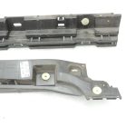 Oriģinālā BMW 5. sērijas F10 F11 sānu svārku paneļa kronšteins, labais 7204022 7184778