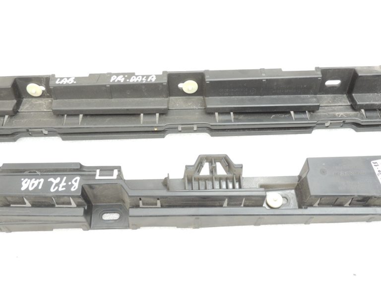 Oriģinālā BMW 5. sērijas F10 F11 sānu svārku paneļa kronšteins, labais 7204022 7184778