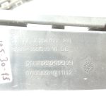 Oriģinālā BMW 5. sērijas F10 F11 sānu svārku paneļa kronšteins, labais 7204022 7184778