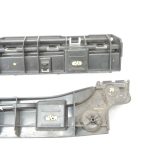Oriģinālā BMW 5. sērijas F10 F11 sānu svārku paneļa kronšteins, labais 7204022 7184778