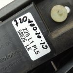 Oriģinālā BMW 5. sērijas F10 F11 sānu svārku paneļa kronšteins kreisais 7204021 7184777