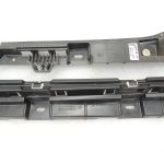 Oriģinālā BMW 5. sērijas F10 F11 sānu svārku paneļa kronšteins kreisais 7204021 7184777