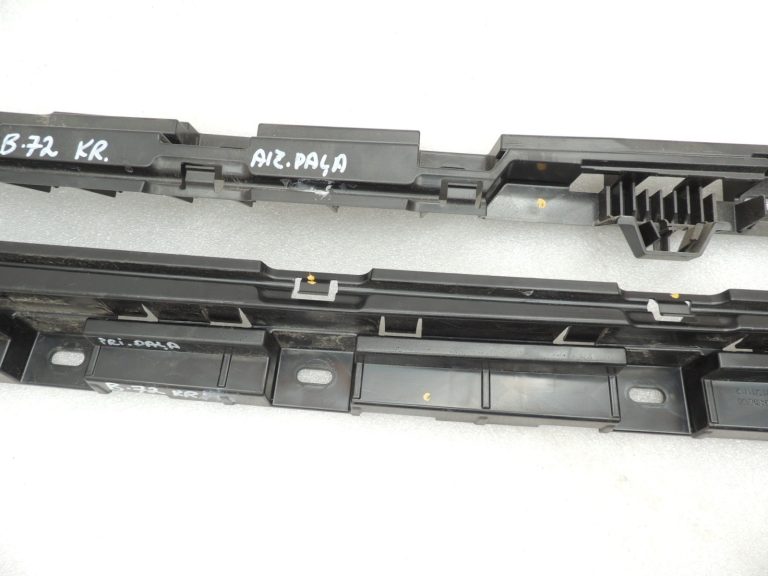 Oriģinālā BMW 5. sērijas F10 F11 sānu svārku paneļa kronšteins kreisais 7204021 7184777