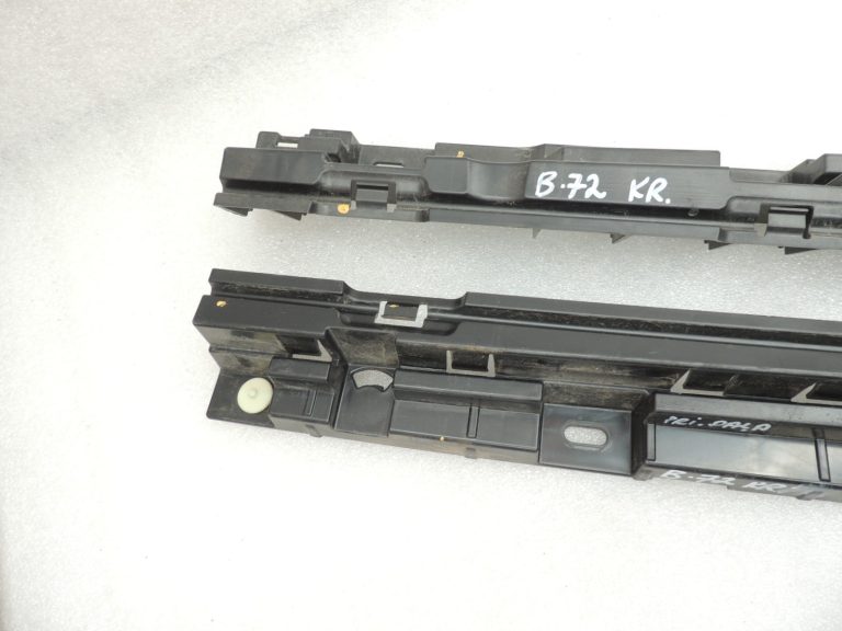 Oriģinālā BMW 5. sērijas F10 F11 sānu svārku paneļa kronšteins kreisais 7204021 7184777